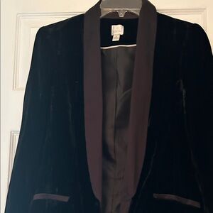 Lauren Conrad Black velvet blazer in great condition  size 8